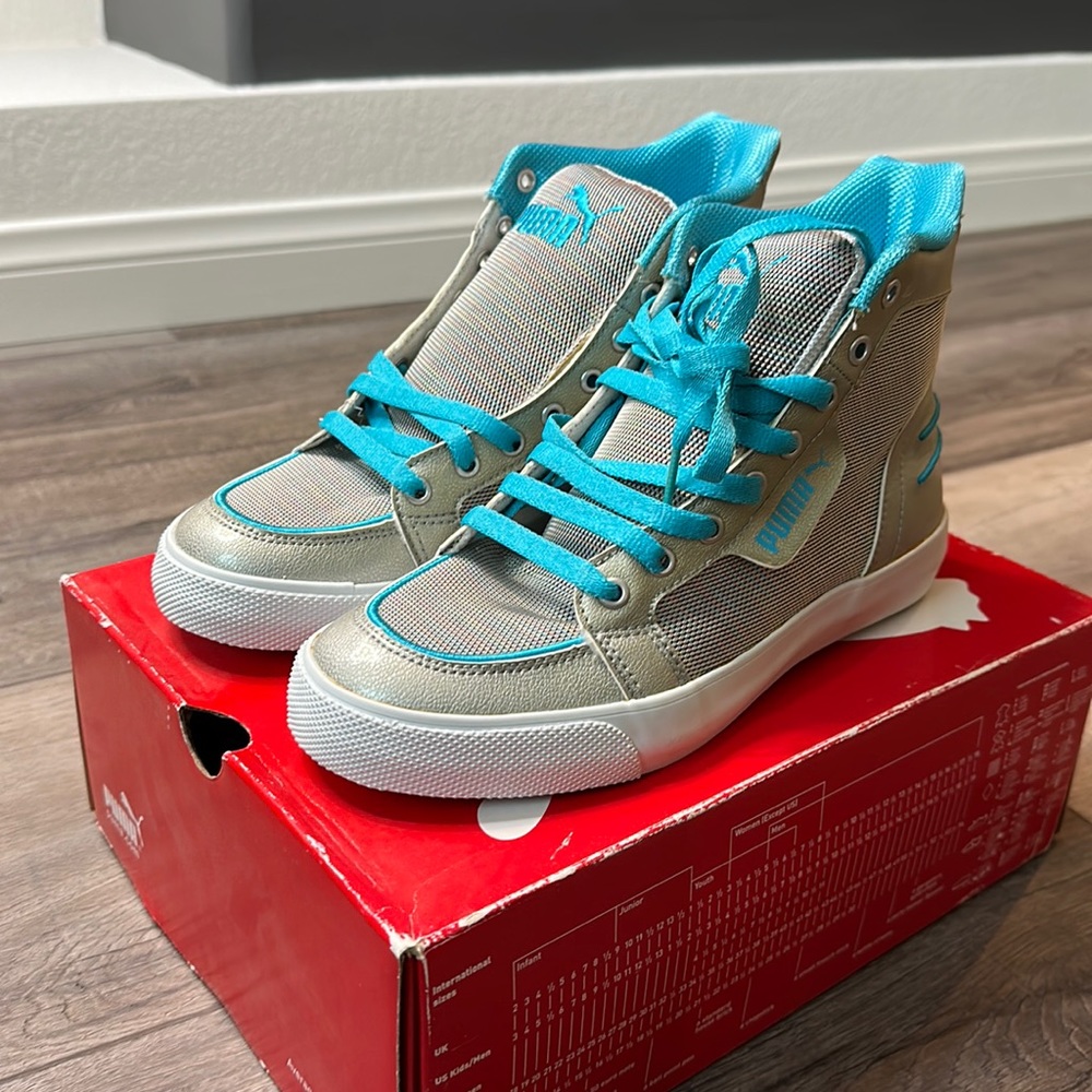 low top tennis shoes